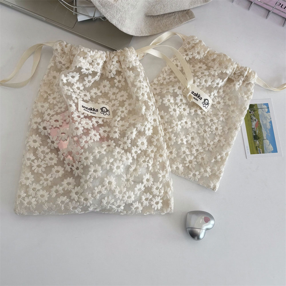 Spitzenbestickte Gänseblümchen – Cosmetic Bags Bewertung und Preis